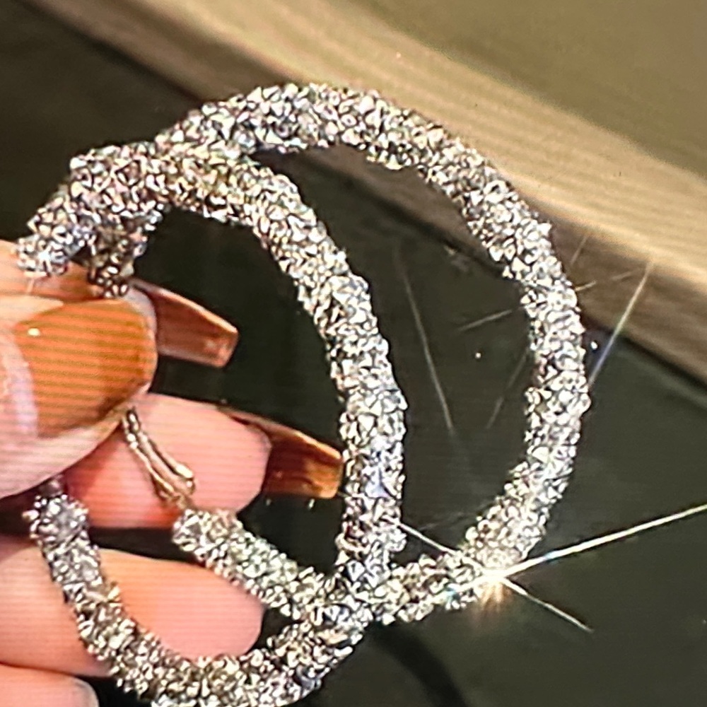 Unlisted luxury hoop Sparkling Black Earrings - Picture 6 of 7